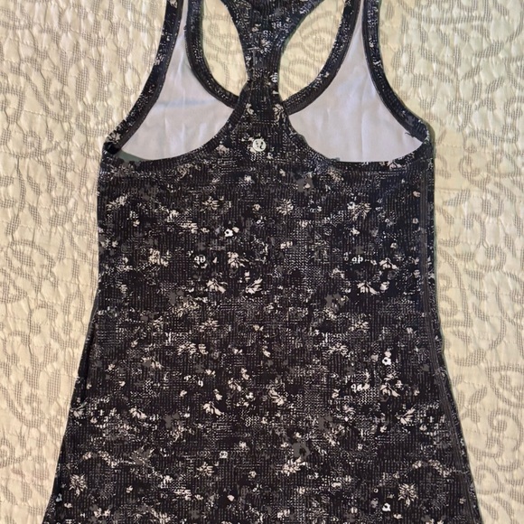 Lululemon Razorback Tank - Picture 2 of 3